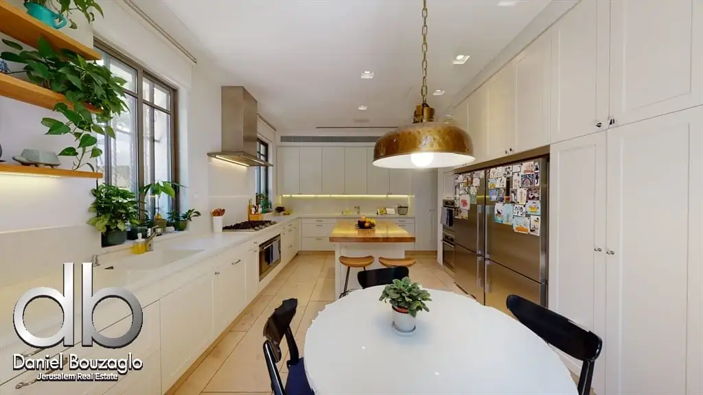 Chizkiyaho Hamelech 400sqm Garden Apartment for sale