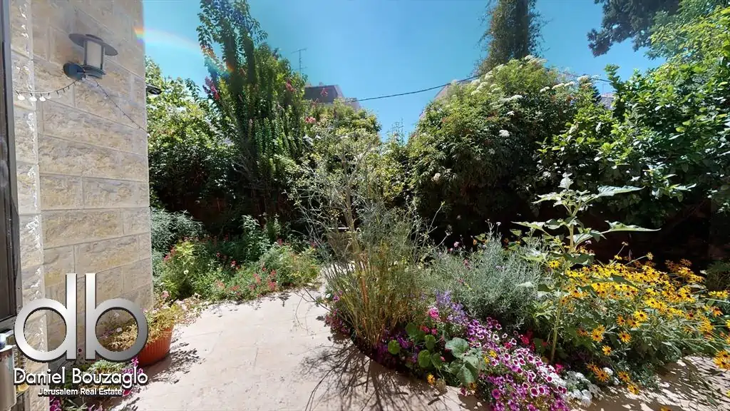 Chizkiyaho Hamelech 400sqm Garden Apartment for sale