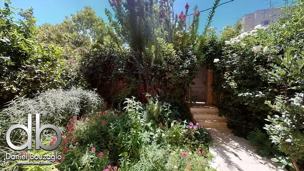 Chizkiyaho Hamelech 400sqm Garden Apartment for sale