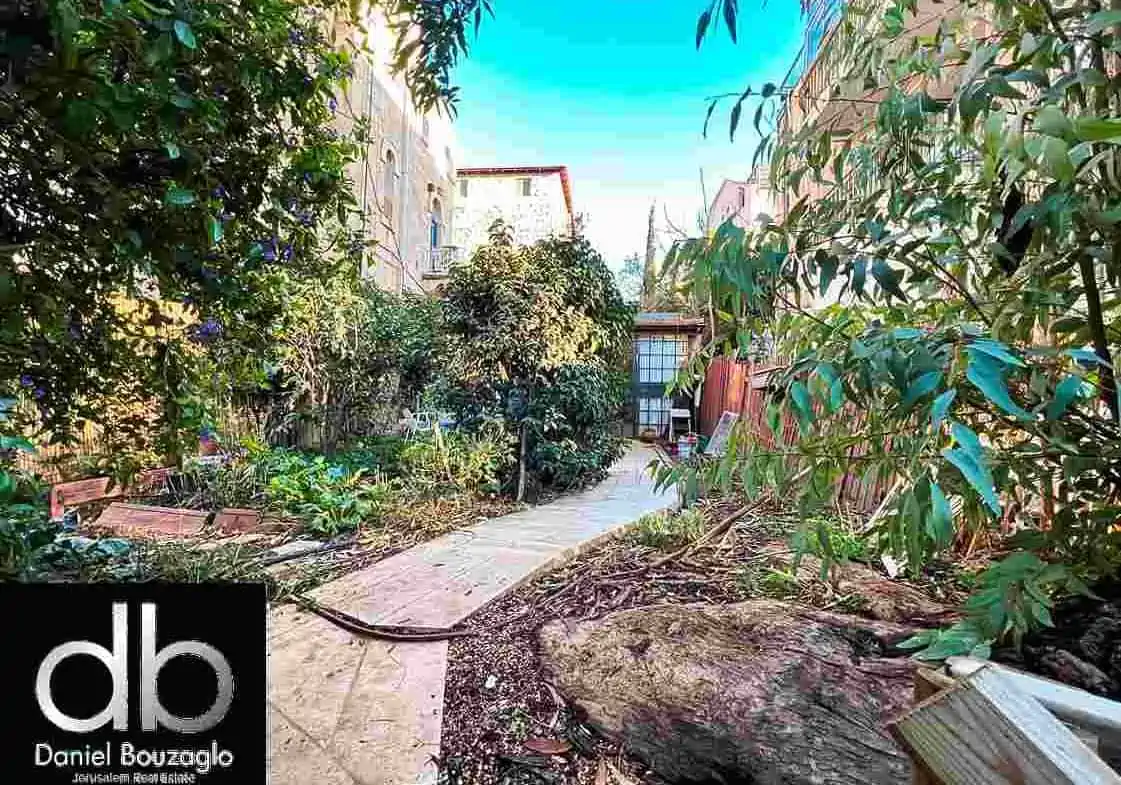 Small apartment.Yehusa ben nun