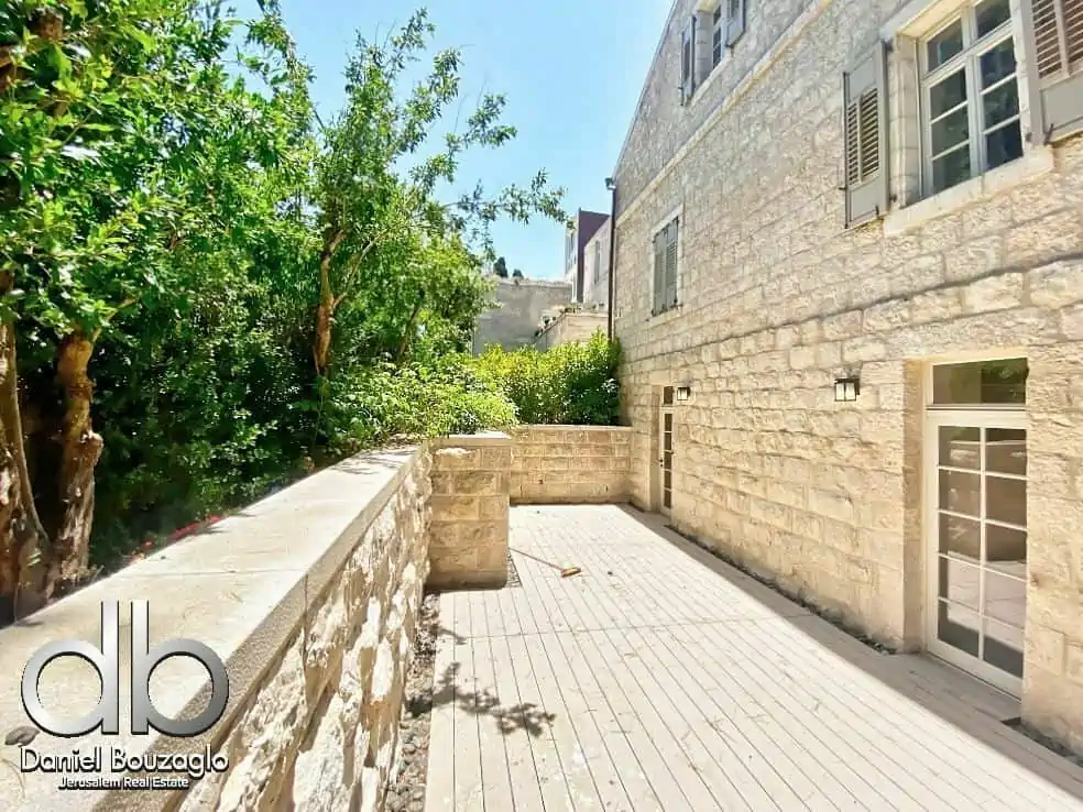 Villa.for.sale.Cremieux.street