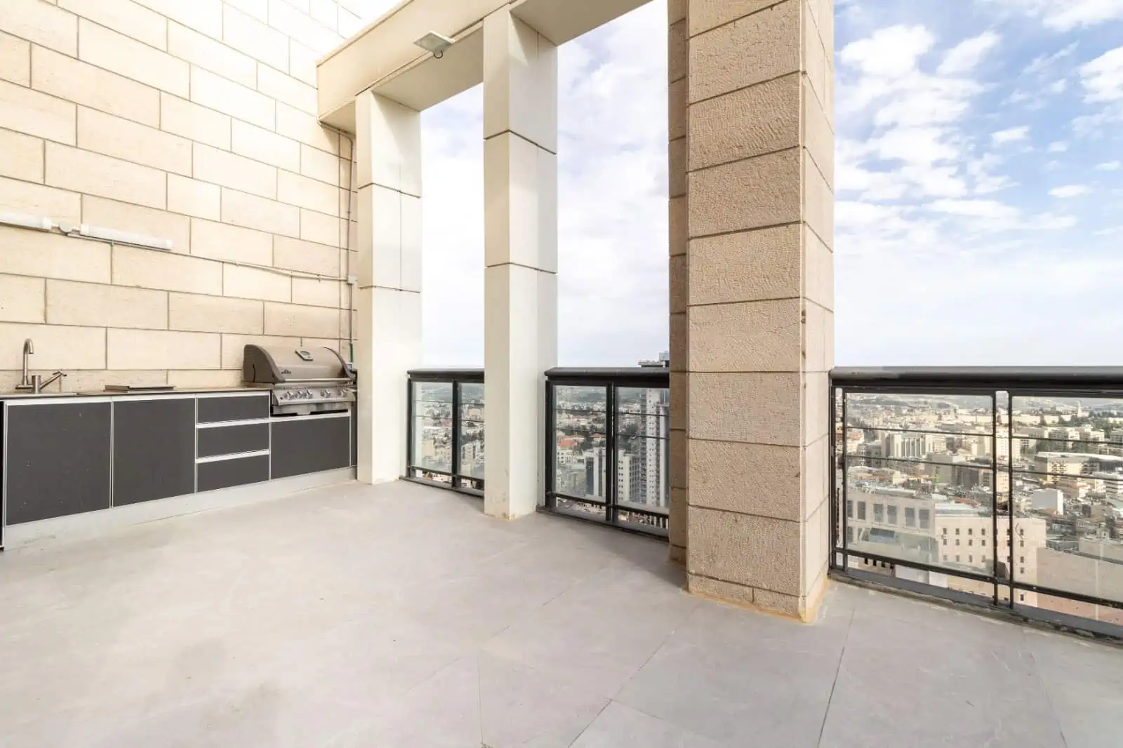 Jtower.Jaffa.street.Penthouse.with.Roof