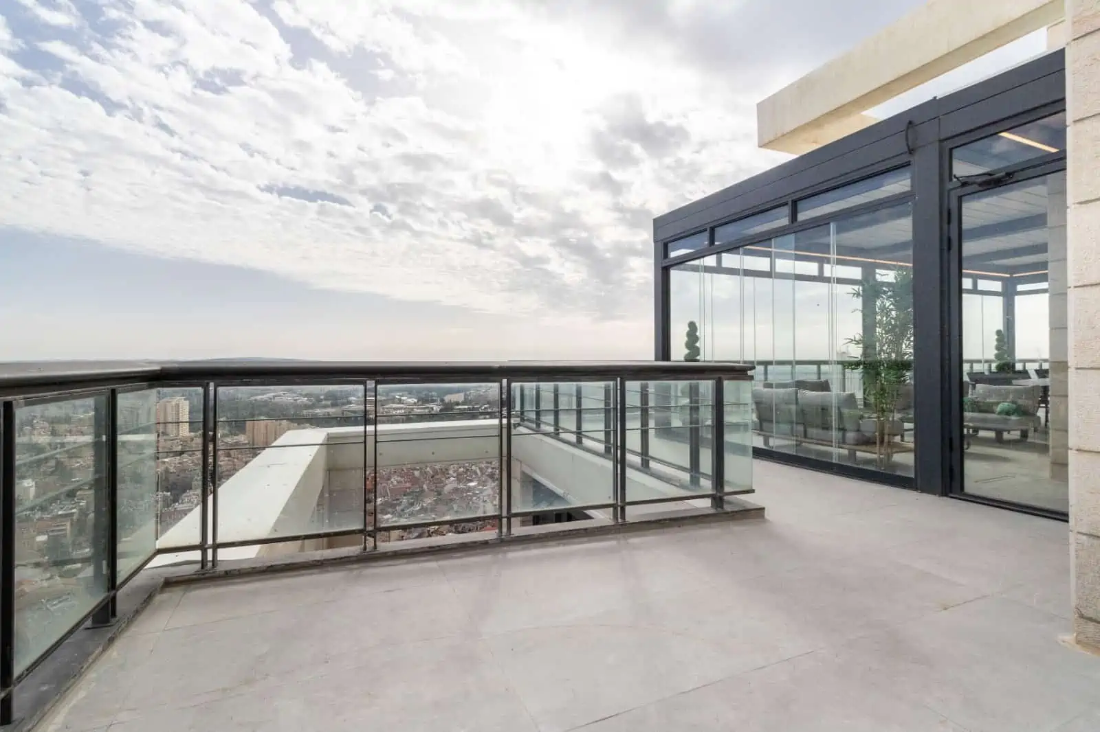Jtower.Jaffa.street.Penthouse.with.Roof