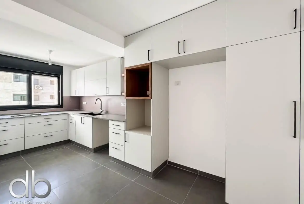 Menashe Street 4br For Sale