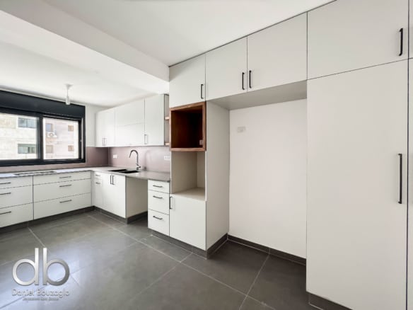 Menashe Street 4br For Sale