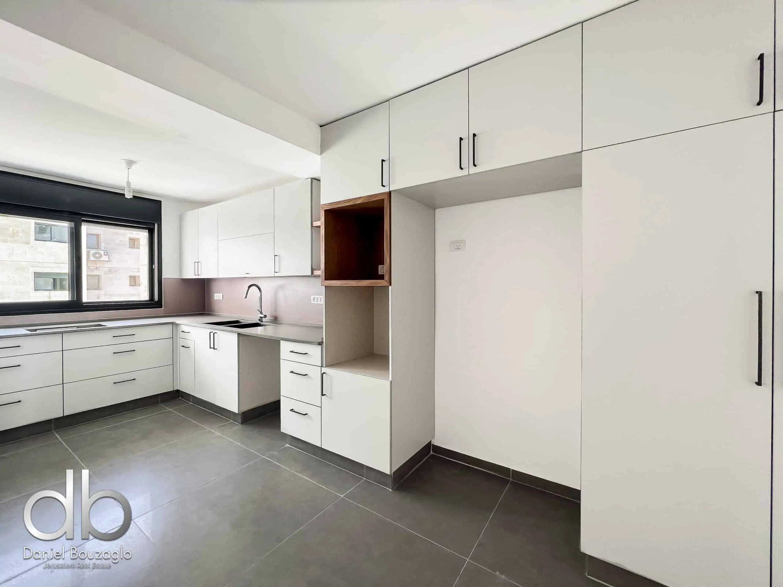 Menashe Street 4br For Sale