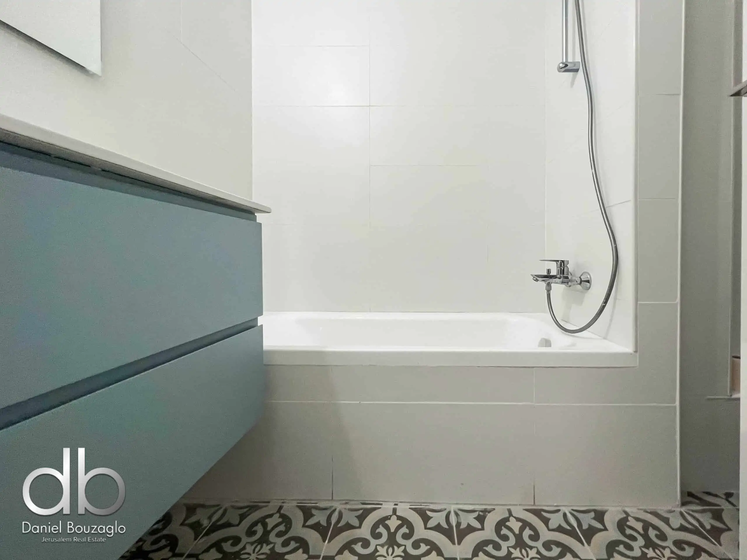 Menashe Street 4br For Sale