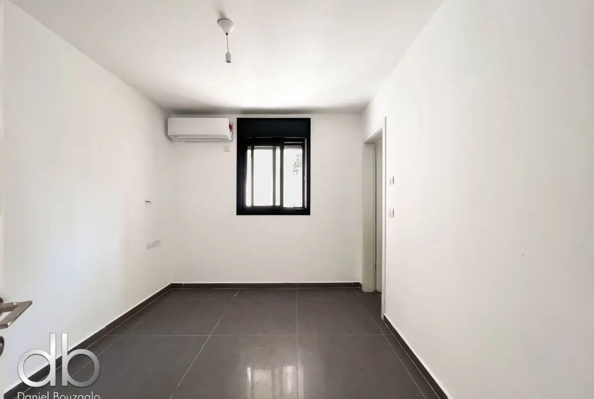 Menashe Street 4br For Sale