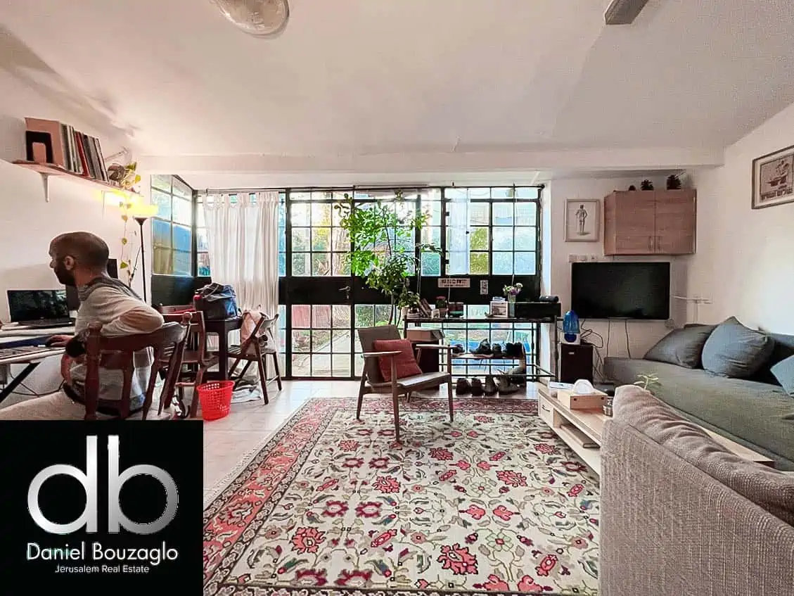 Small apartment.Yehusa ben nun