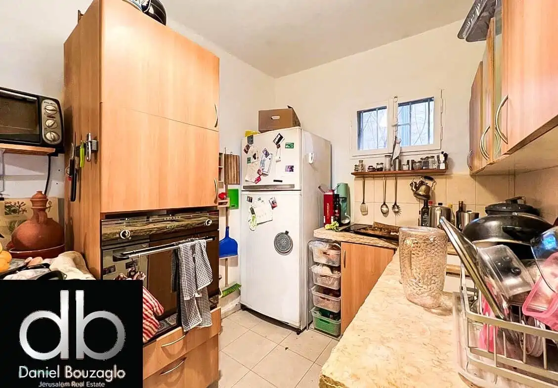 Small apartment.Yehusa ben nun