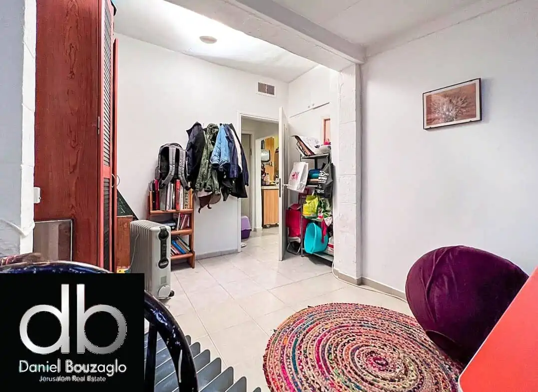 Small apartment.Yehusa ben nun