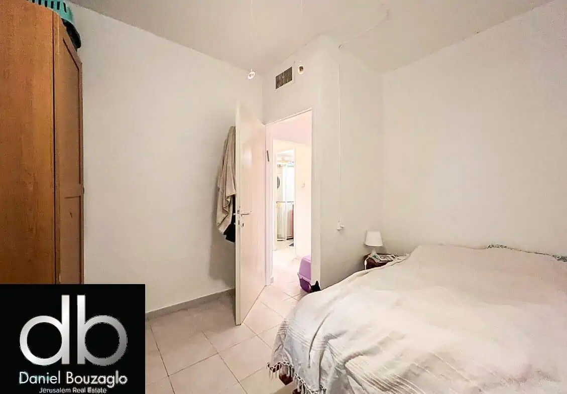 Small apartment.Yehusa ben nun