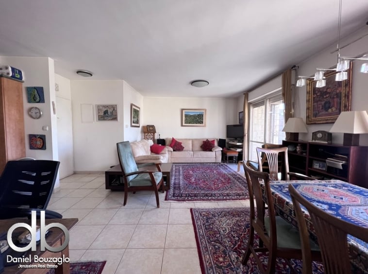 Derech Hebron oversized 2 bedrooms apt for sale