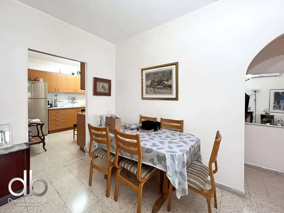 דירת 3 חדרים ענקית למכירה ברחוב מקור חיים ירושלים
