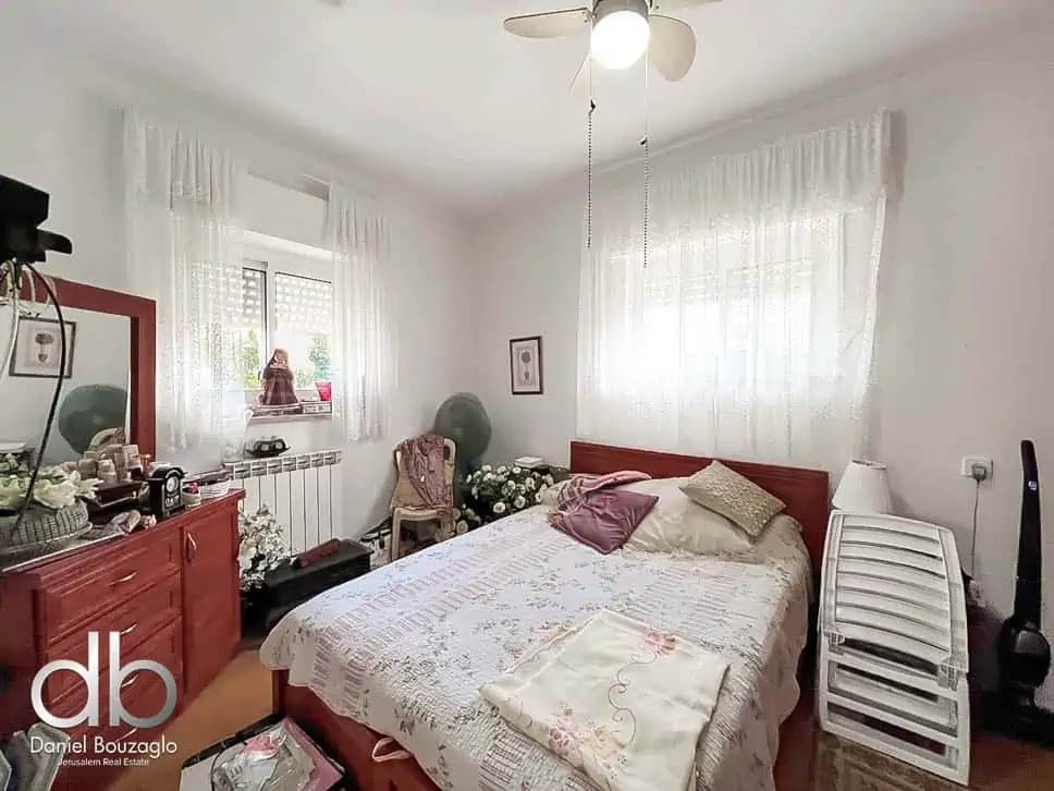 דירת 3 חדרים ענקית למכירה ברחוב מקור חיים ירושלים