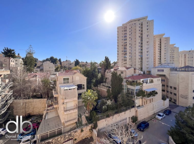 Ben Tzvi street Jerusalem 3br with view for sale