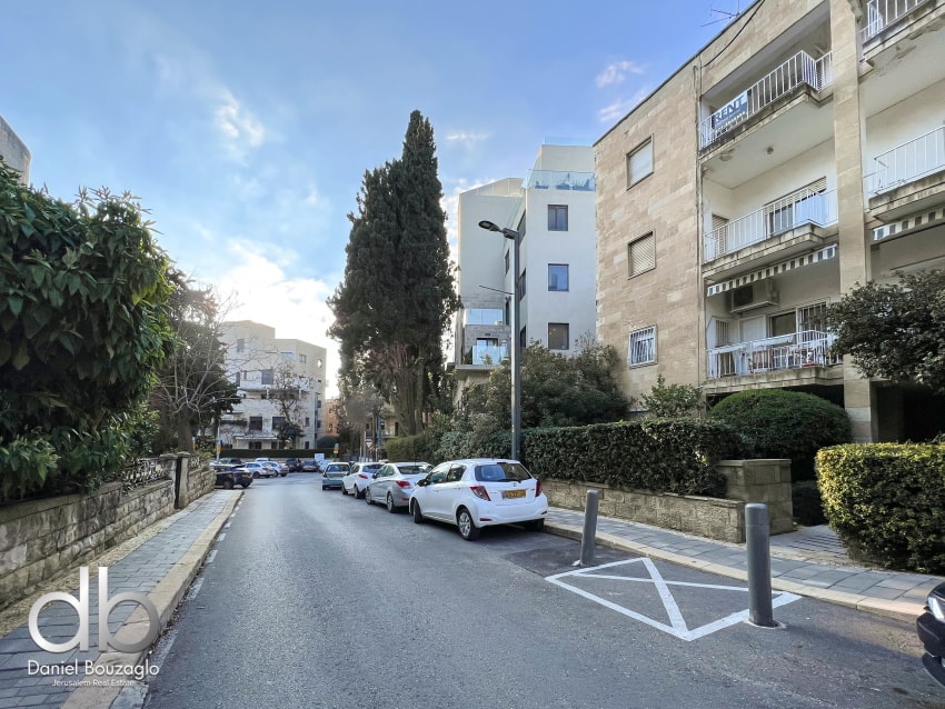 רחוב עובדיה מברתנורא דירת 4 חדרים להשכרה ירושלים