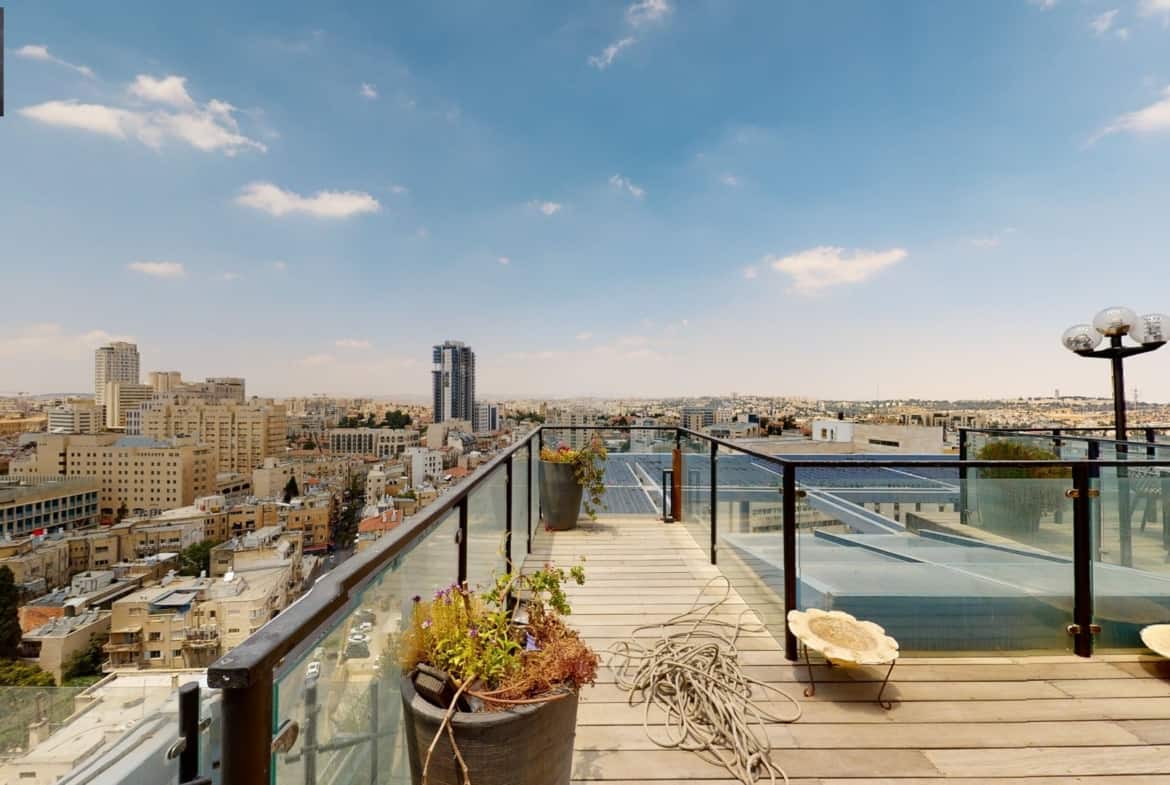 Mevo.Hamatmid.street.Petnhouse
