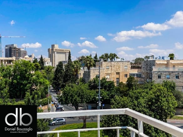 David.Marcus.oversized.3br.apt