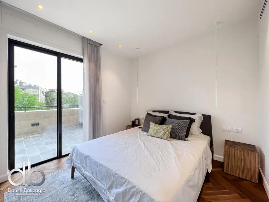 דירת גן מפוארת למכירה בבית הכרם