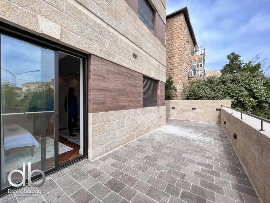 דירת גן מפוארת למכירה בבית הכרם