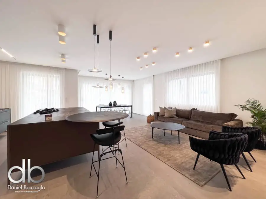 דירת גן מפוארת למכירה בבית הכרם