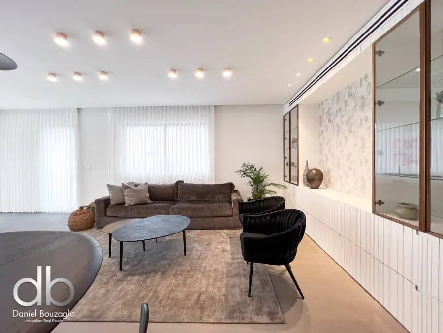 דירת גן מפוארת למכירה בבית הכרם