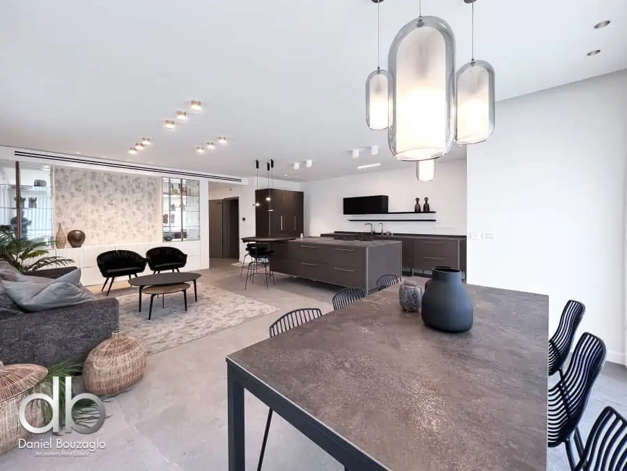 דירת גן מפוארת למכירה בבית הכרם