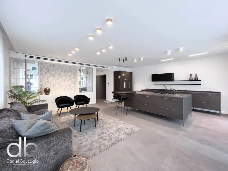 דירת גן מפוארת למכירה בבית הכרם