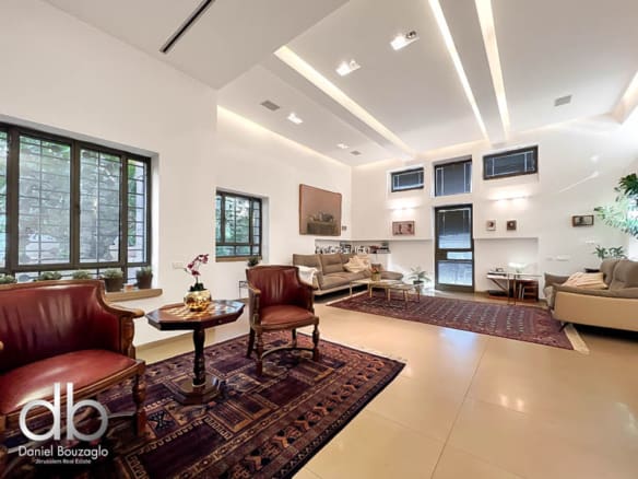 Ben Maimon Renovated Garden Duplex