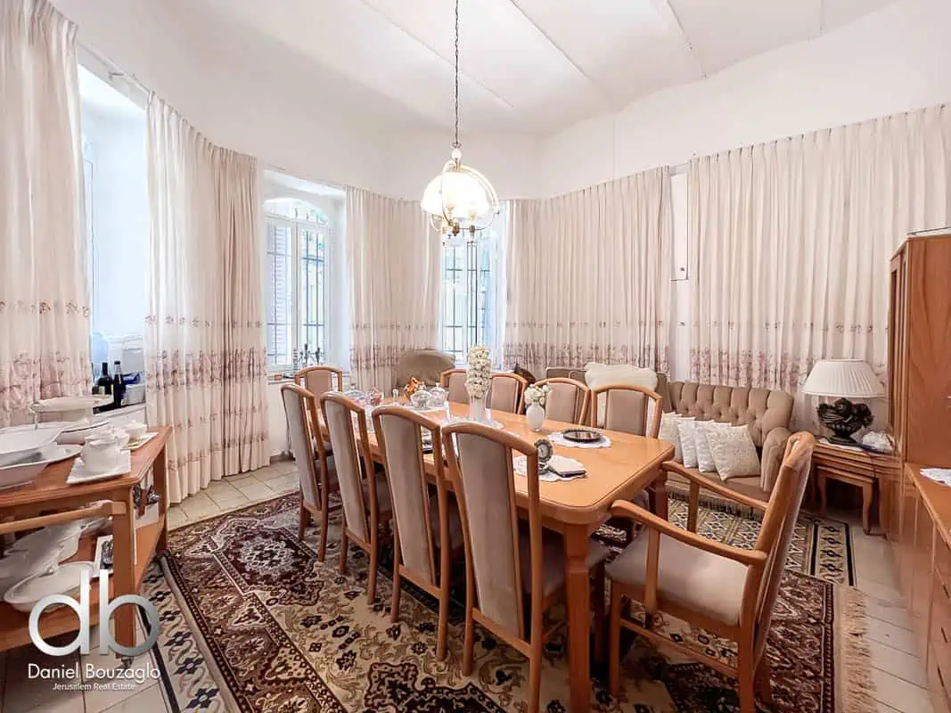 Heleny.Hamalkah.4br.Arab.house