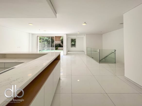 Park Eight 200 Sqm Garden Apt