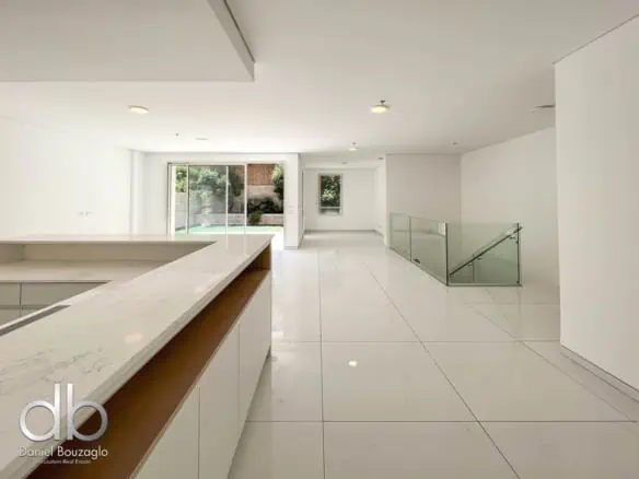 Park Eight 200 Sqm Garden Apt