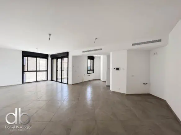 Rabbi Halafta street, 3br new apt