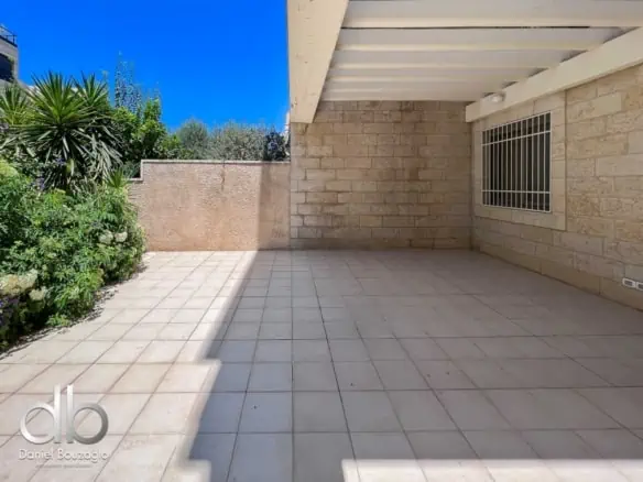 Shmuel Lupo Garden apt for sale