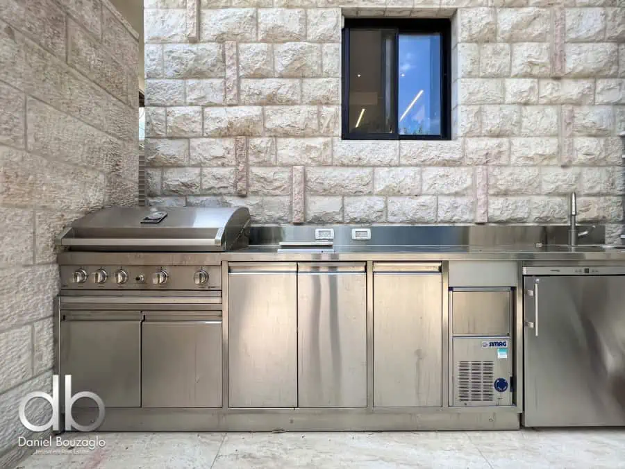 Succot rental in Rechavia 4br garden ap
