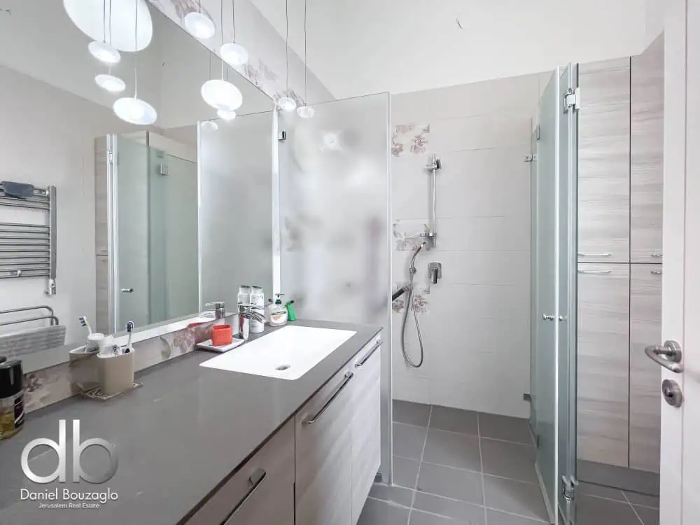 UziaStreet.GreeK.Colony.4br (13) UziaStreet.GreeK.Colony.4br