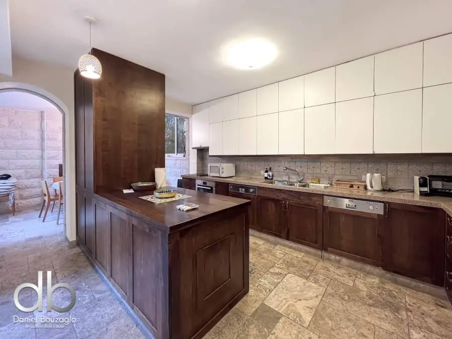 Dor Ve DOrshav town house for rent GermanCOlony