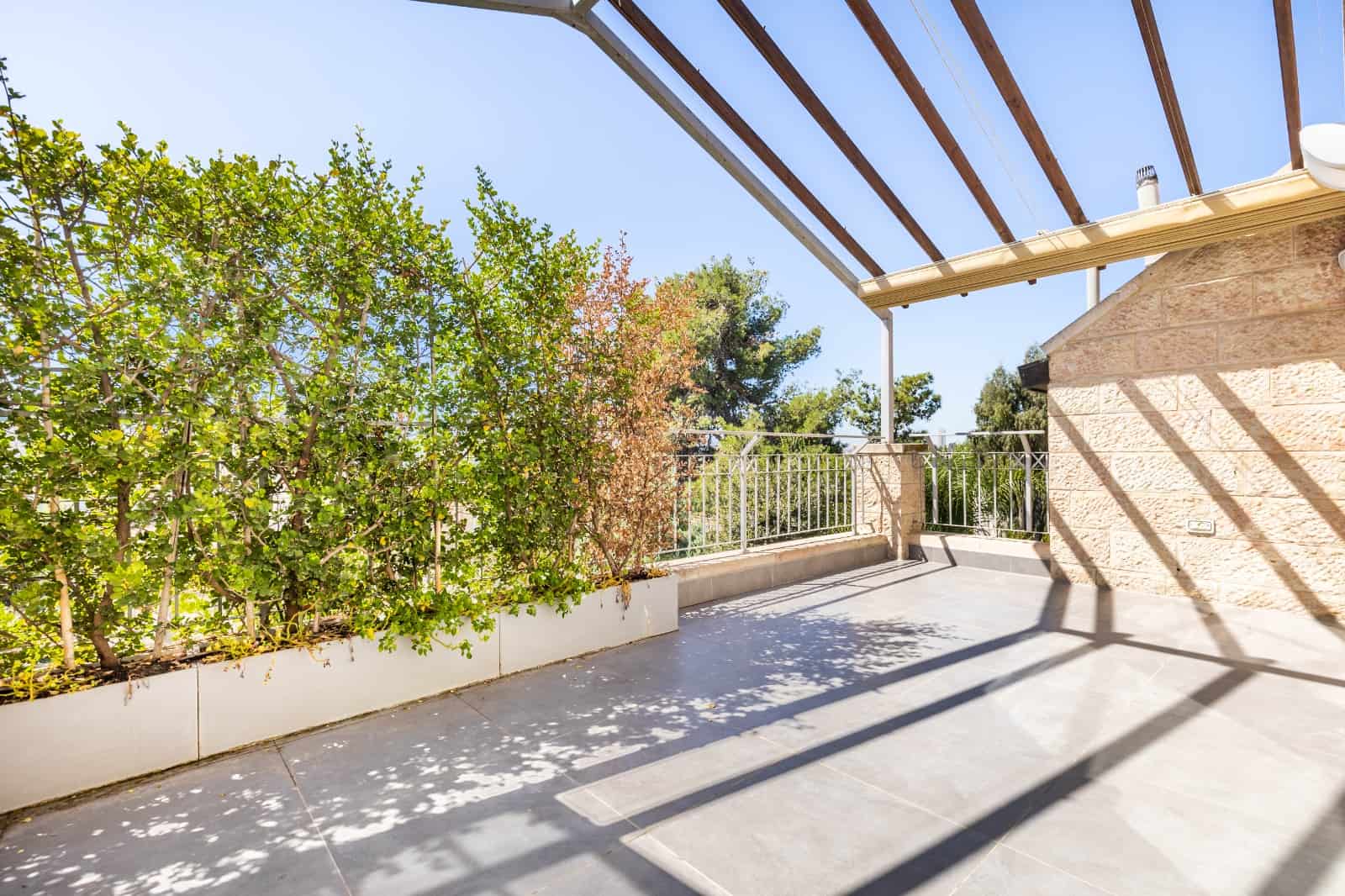 Oversized penthouse in Baka for sale (25) Oversized penthouse in Baka for sale