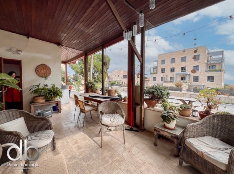 Mane street Roof apartment in Talbiyeh for sale
