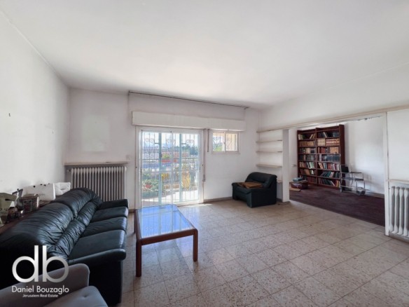 Ben Lavrat REchavia -3br for renovation