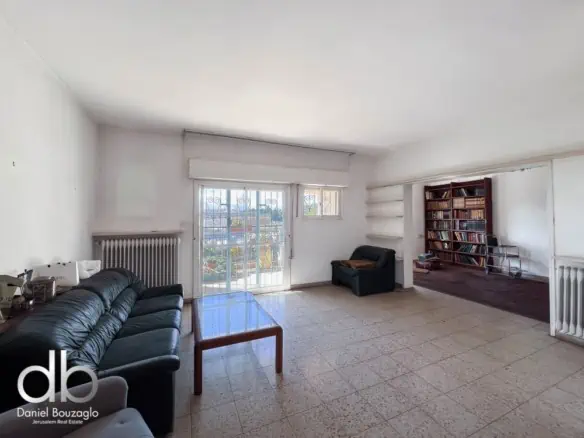Ben Lavrat REchavia -3br for renovation