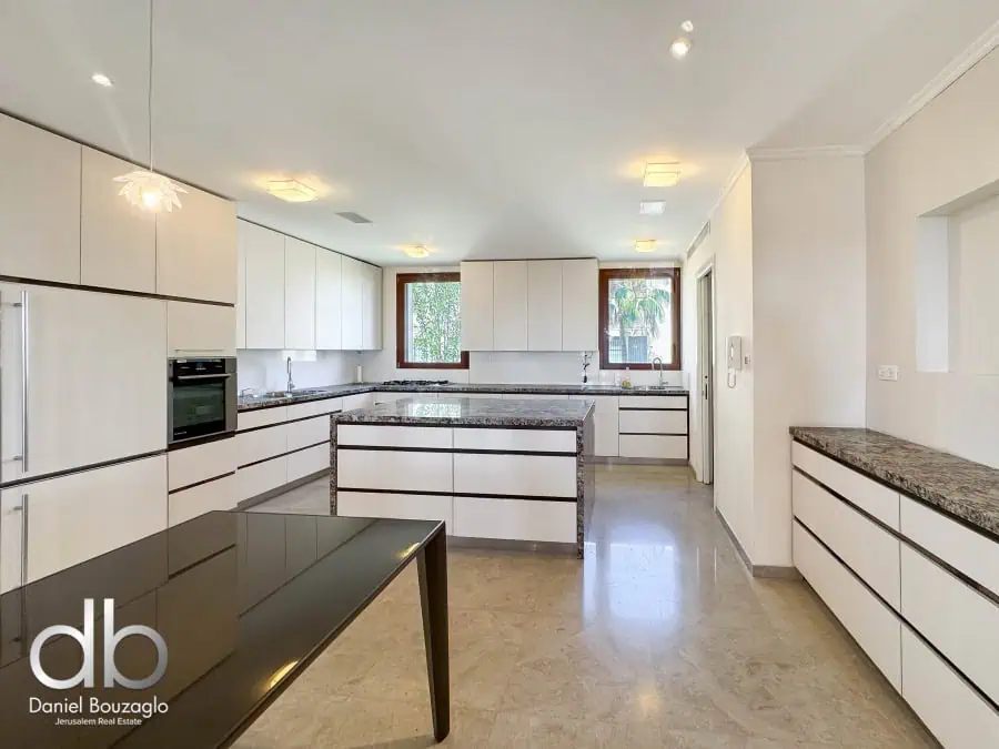 Luxury Talbieh apartment 200 sqm for sale