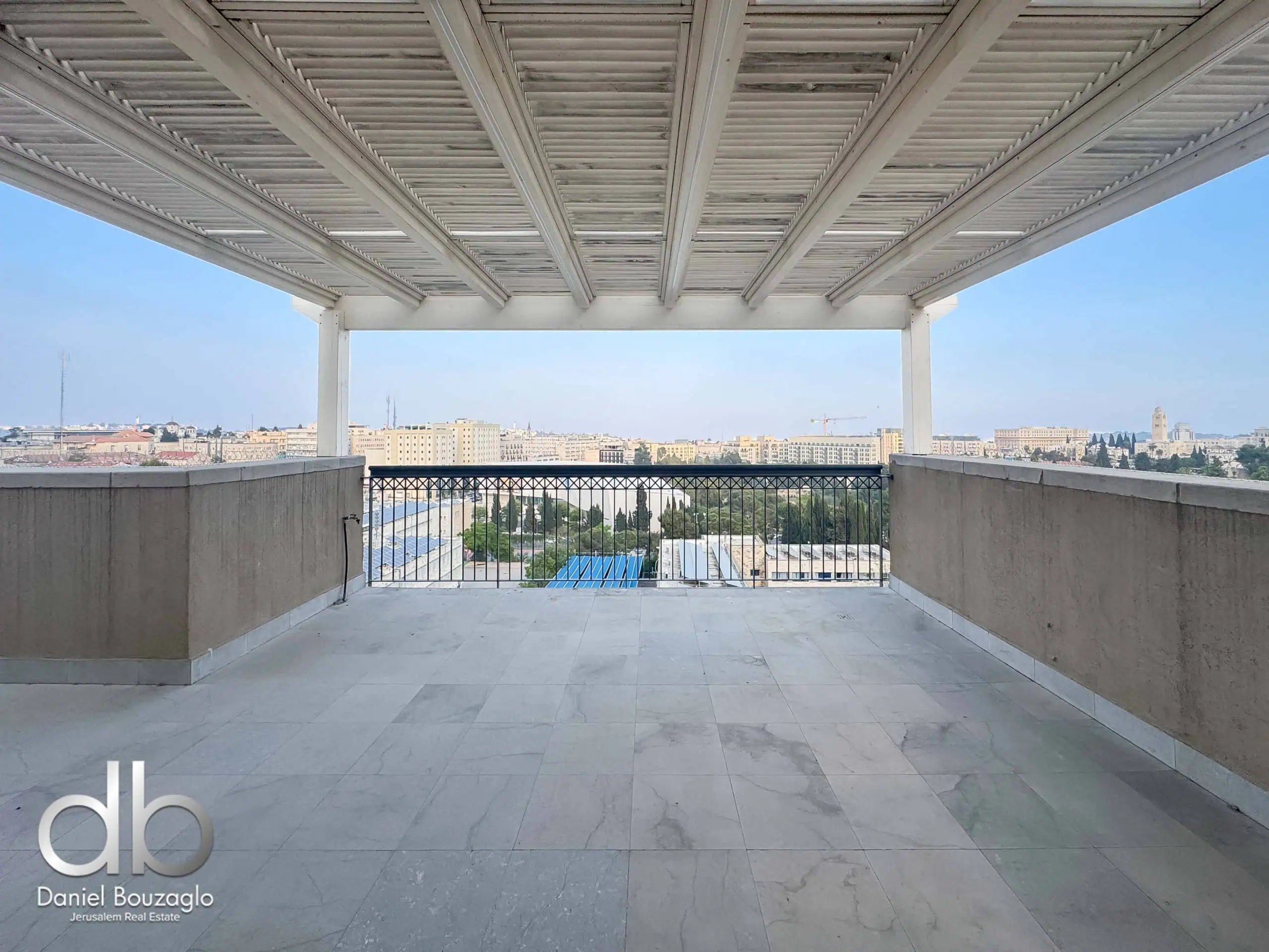 Penthouse in Rabbi Akiva city center Jerusalem
