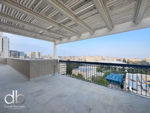 Penthouse in Rabbi Akiva city center Jerusalem