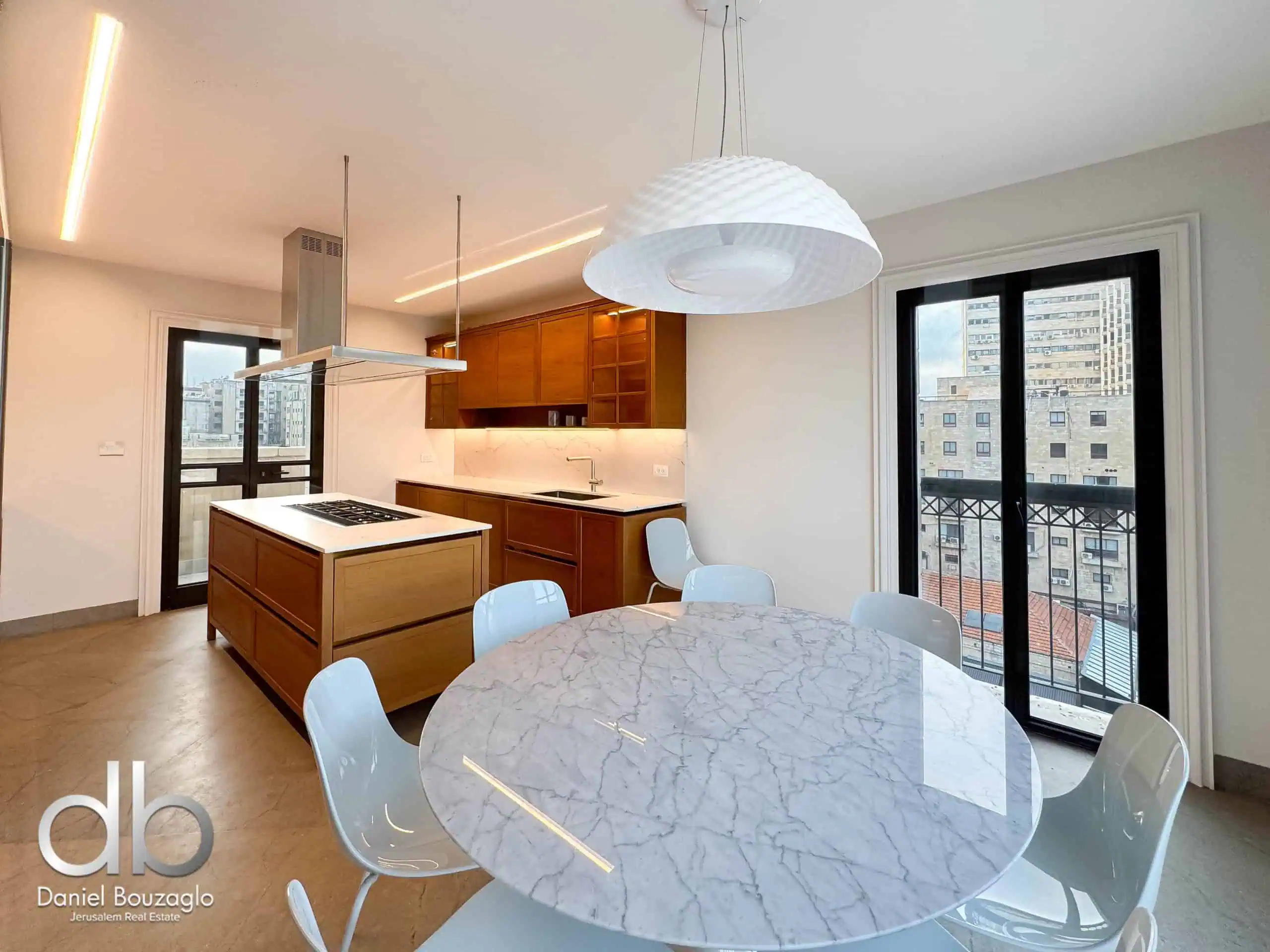 Penthouse in Rabbi Akiva city center Jerusalem
