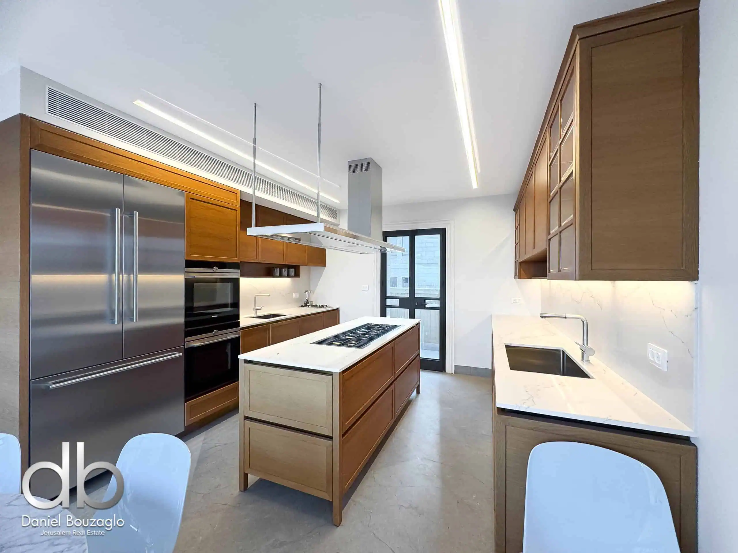 Penthouse in Rabbi Akiva city center Jerusalem