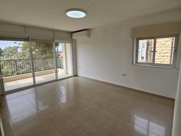 דירה 4 חדרים להשכרה רחוב דישראלי טלביה
