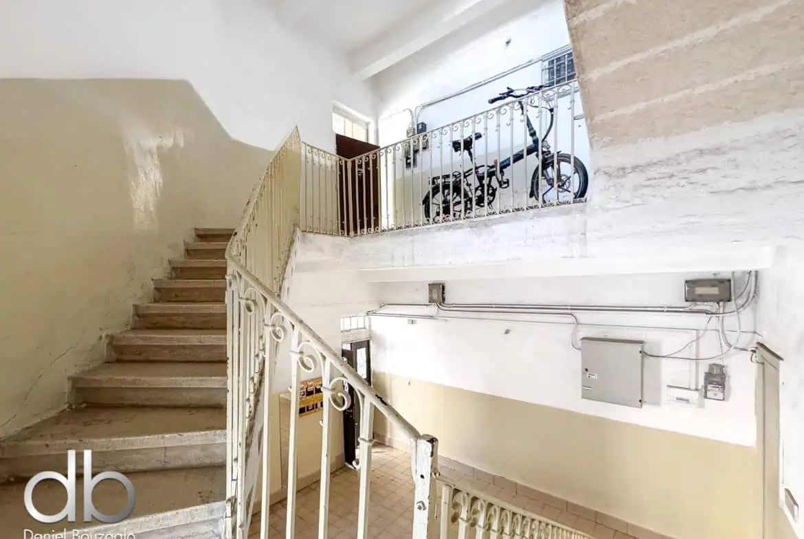 Betzalel street high ceilings apartment