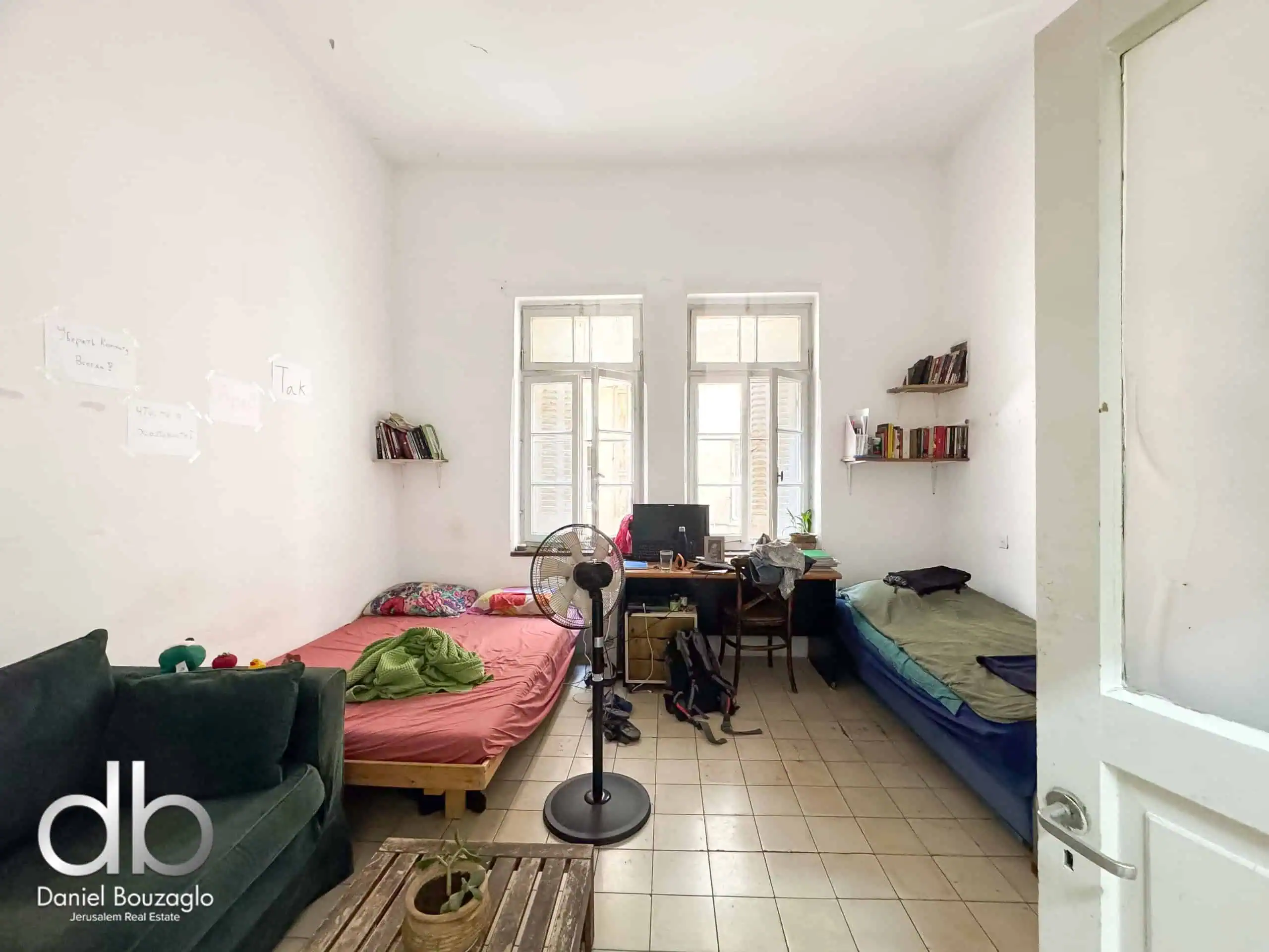 Betzalel street high ceilings apartment